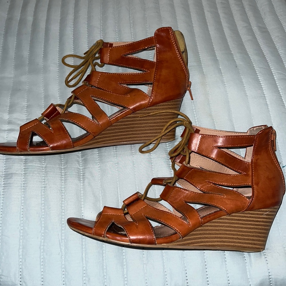 Restricted brown wedges size 9